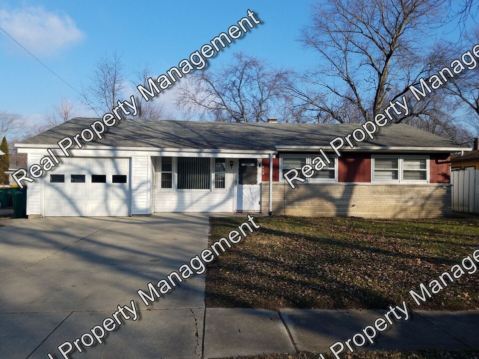 614 W 67th Ln in Merrillville, IN - Building Photo