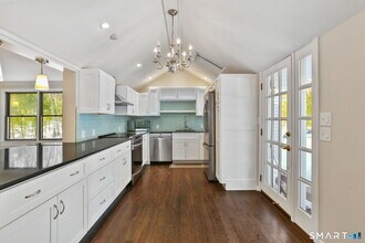 815 Valley Rd in New Canaan, CT - Building Photo - Building Photo