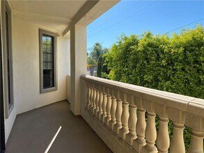 107 N Swall Dr in Los Angeles, CA - Building Photo - Building Photo