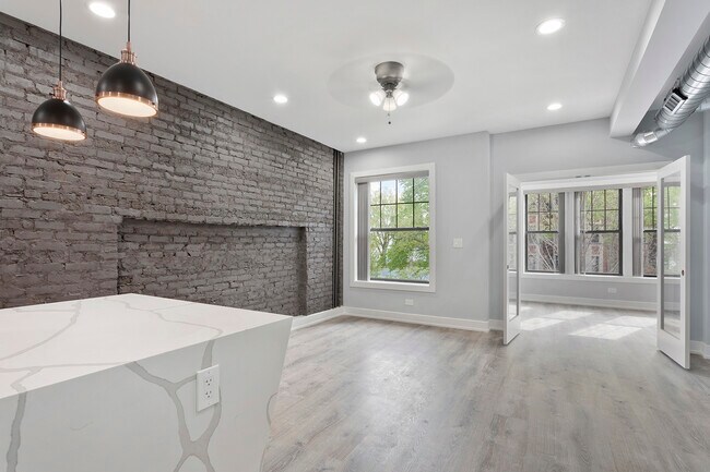 7644 N Eastlake Terrace in Chicago, IL - Building Photo - Building Photo