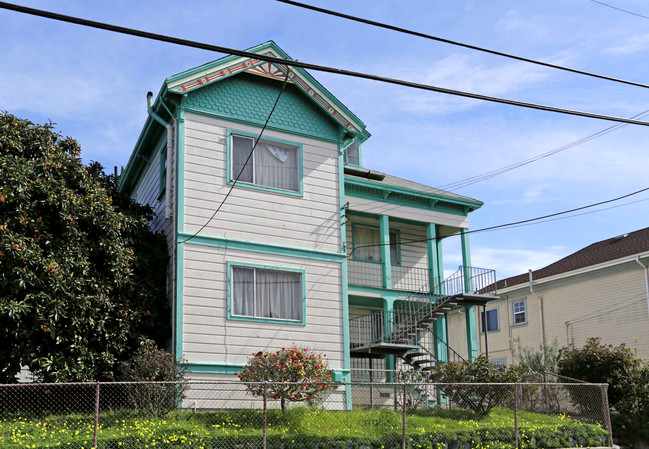 1220 E 24th St in Oakland, CA - Building Photo - Building Photo