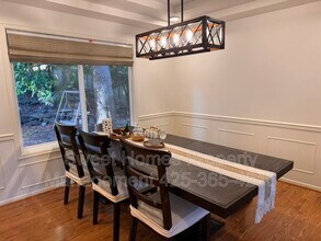 24554 SE 39th Pl in Issaquah, WA - Building Photo - Building Photo