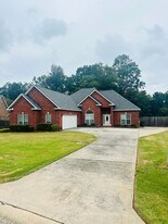 406 Brookewater Ln in Perry, GA - Building Photo