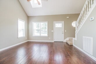 636 Zellwood Dr in La Vergne, TN - Foto de edificio - Building Photo