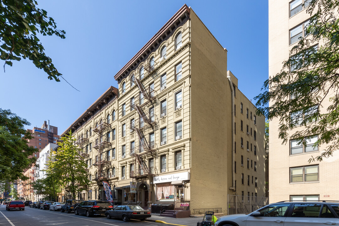 235 E 25th St in New York, NY - Building Photo