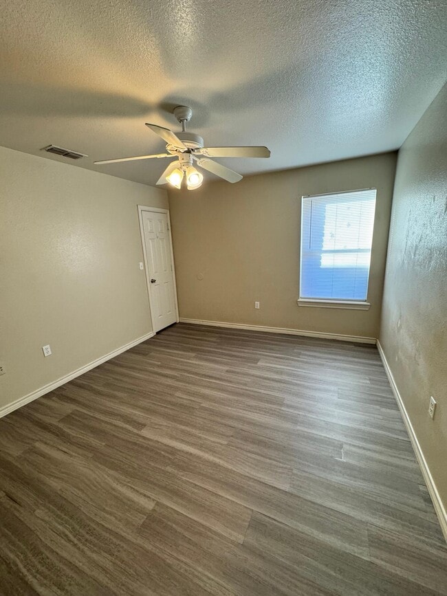 1210 N Bangor Ave in Lubbock, TX - Building Photo - Building Photo