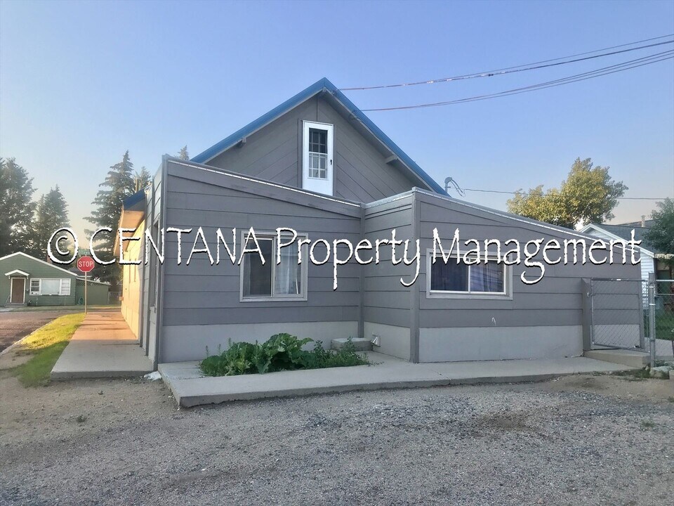 2300 Ottawa St in Butte, MT - Foto de edificio