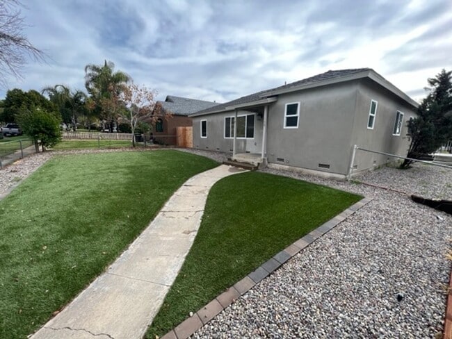 property at 159 W 10th Ave