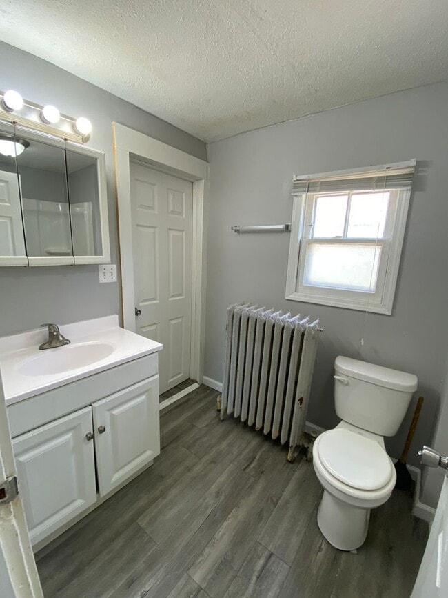 property at 719 E 15th St