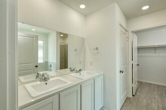 1300 Acorn Oak Dr in Georgetown, TX - Building Photo - Building Photo