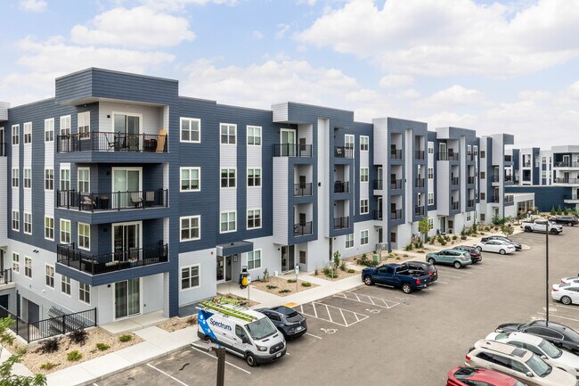 The Residences at Signature Pointe in Madison, WI - Building Photo - Building Photo