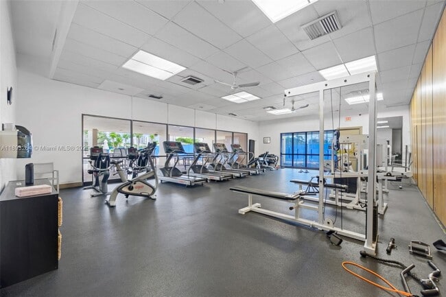 20301 W Country Club Dr, Unit 1122 in Aventura, FL - Building Photo - Building Photo