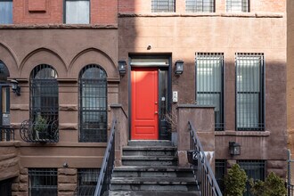 315 W 112th St in New York, NY - Building Photo - Building Photo
