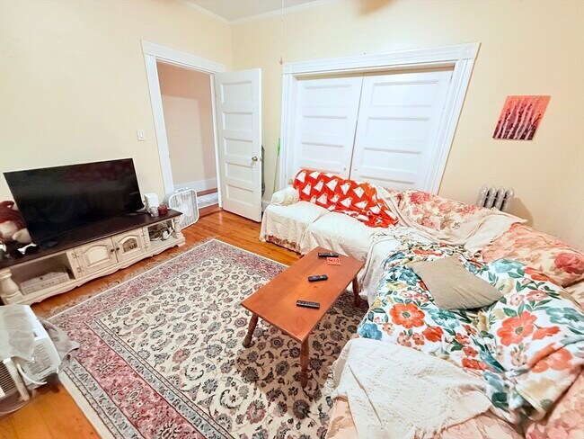 220 Washington St, Unit 7 in Brookline, MA - Building Photo - Building Photo