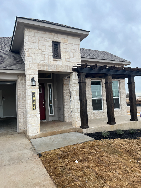 6944 Llano Dr in China Spring, TX - Building Photo