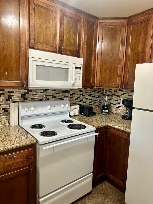 3238 Ashford Street, Unit P in San Diego, CA - Building Photo - Building Photo