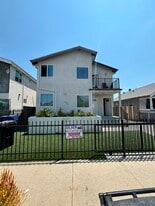 702 1/2 W 45th St in Los Angeles, CA - Building Photo