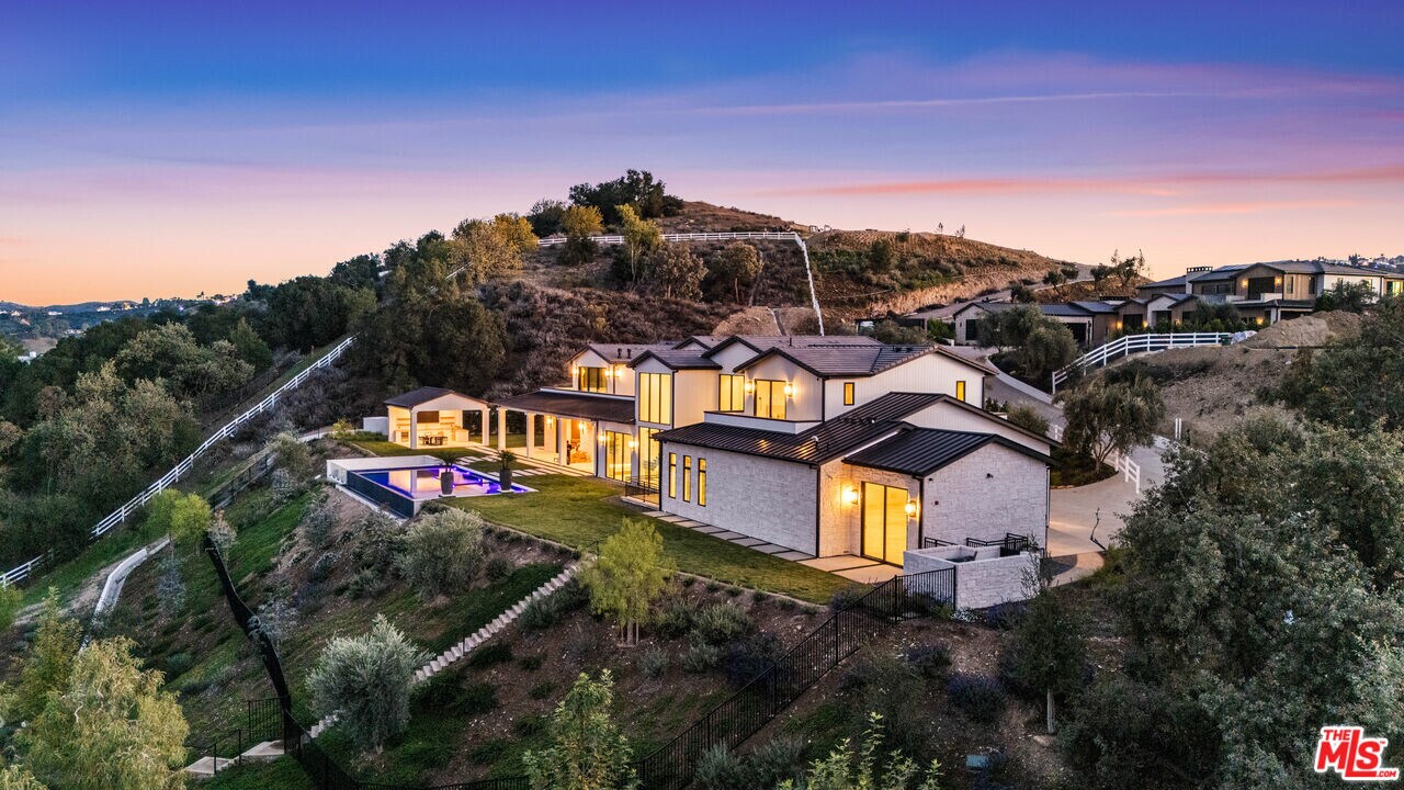 5340 Whitman Rd in Hidden Hills, CA - Building Photo