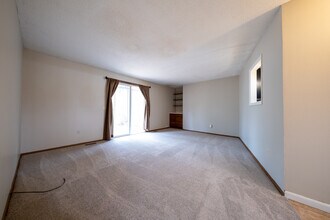 1410 Greenwood Pl in Faribault, MN - Building Photo - Building Photo