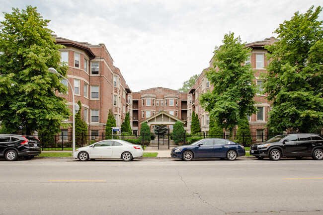 property at 435 E Oakwood Blvd