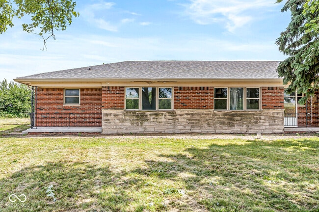 property at 4307 E 550 S