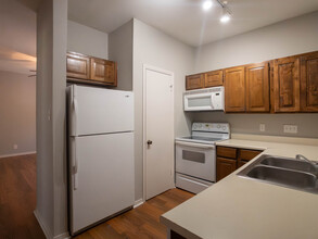 2216 San Gabriel St, Unit 309 in Austin, TX - Foto de edificio - Building Photo