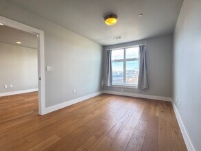 250 Meridian St, Unit 204 in Boston, MA - Foto de edificio - Building Photo