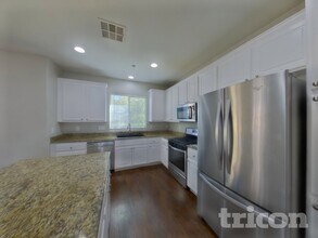 6639 Weeping Pine St in Las Vegas, NV - Foto de edificio - Building Photo