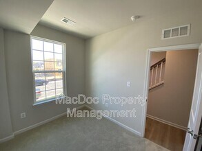 1018 Trestle Dr in Fredericksburg, VA - Building Photo - Building Photo