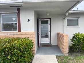2731 Emory Dr W in West Palm Beach, FL - Foto de edificio - Building Photo
