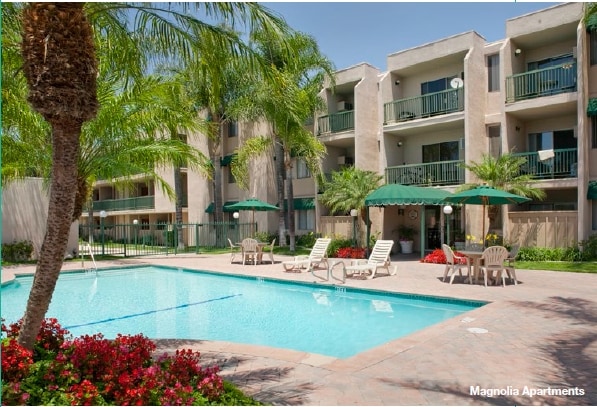 Azul Apartments in Anaheim, CA - Foto de edificio - Building Photo