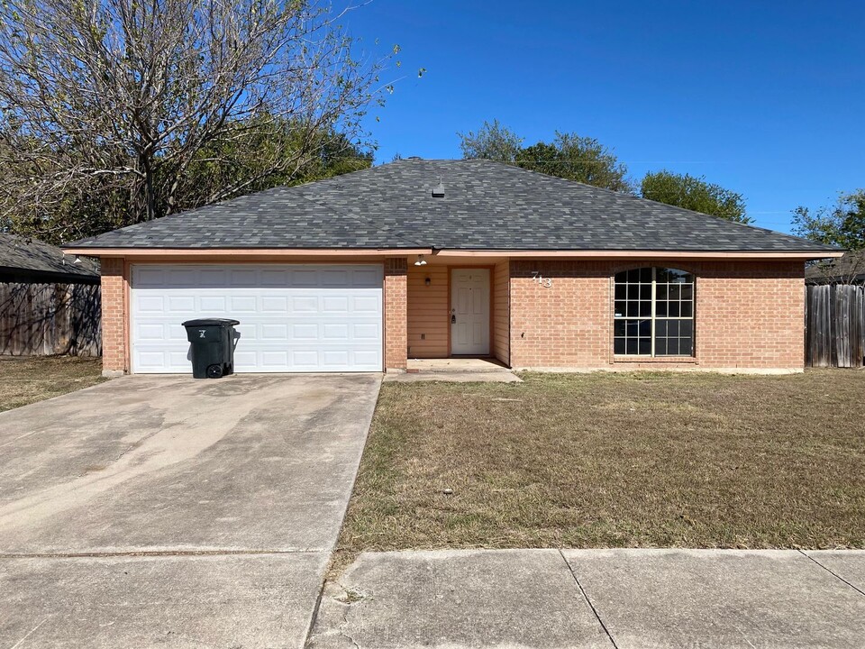 713 Lisa Ln in Killeen, TX - Building Photo