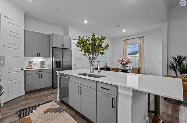 property at 476 Suffield Dr