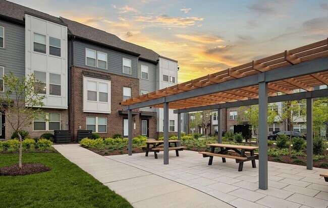 2172 Glacier Rd in Herndon, VA - Building Photo - Building Photo