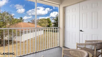 3695 Island Club Dr, Unit 3570-10 in North Port, FL - Foto de edificio - Building Photo