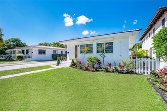 1706 S Le Jeune Rd in Coral Gables, FL - Building Photo - Building Photo