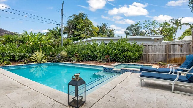 property at 1621 N Victoria Park Rd
