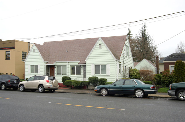 Lerkin Condos at Mt. Tabor in Portland, OR - Foto de edificio - Building Photo