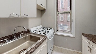340 E 58th St, Unit 1A in New York, NY - Building Photo - Building Photo