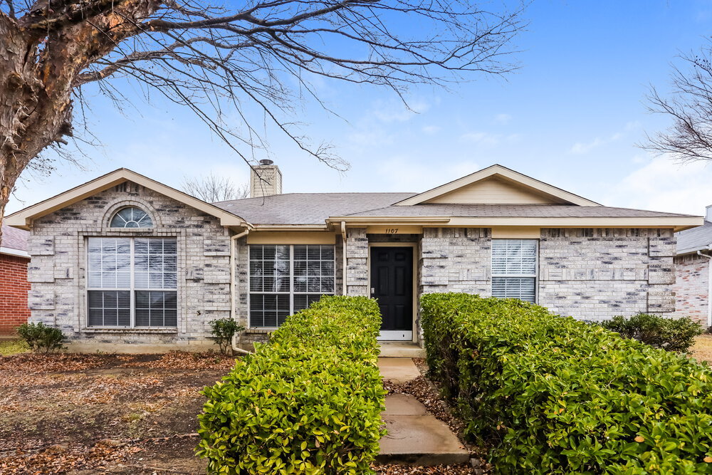 1107 Falconcrest Ct in Arlington, TX - Building Photo