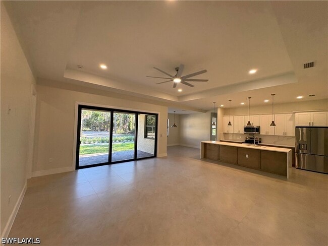 526 37th Ave NE in Naples, FL - Building Photo - Building Photo
