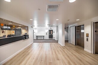 22711 Oakcrest Cir in Yorba Linda, CA - Building Photo - Lobby