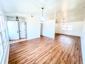 5011 52nd St in Lubbock, TX - Foto de edificio - Building Photo