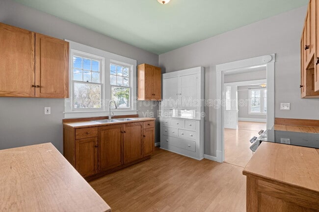 922 4th St in Cheney, WA - Building Photo - Building Photo