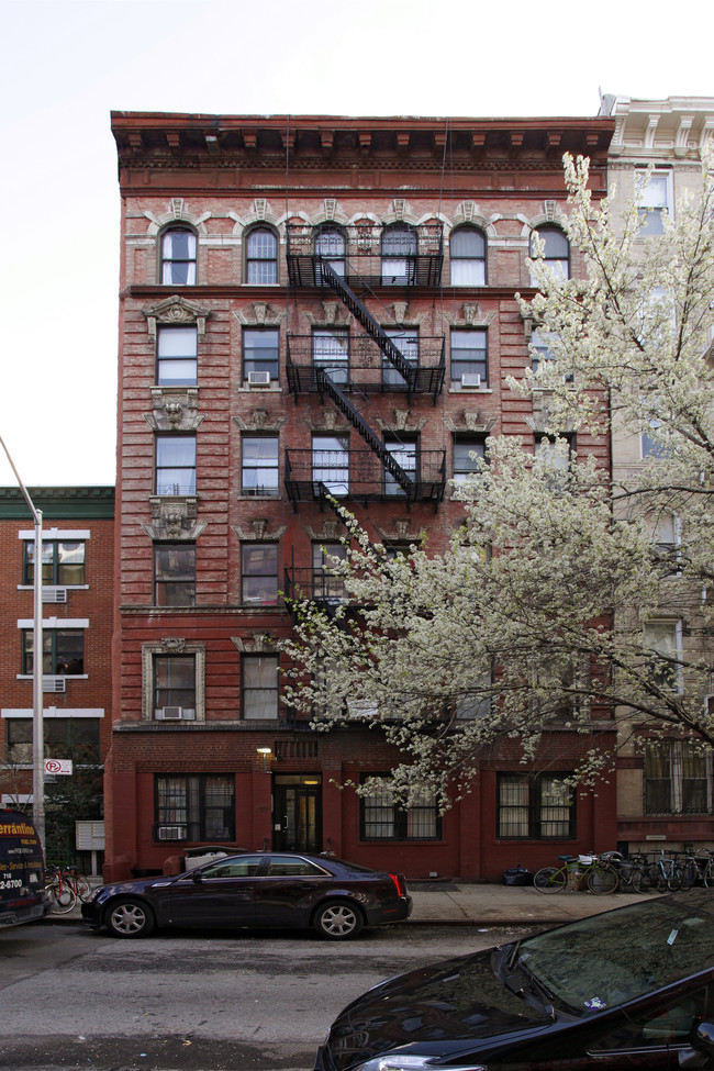 631 E 11th St in New York, NY - Building Photo - Building Photo