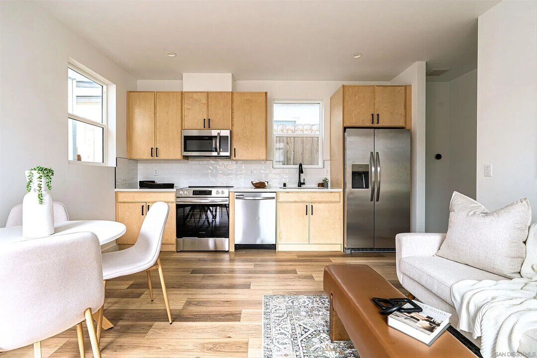 2945 B St in San Diego, CA - Building Photo