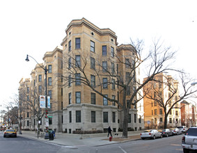 Commodore in Chicago, IL - Foto de edificio - Building Photo