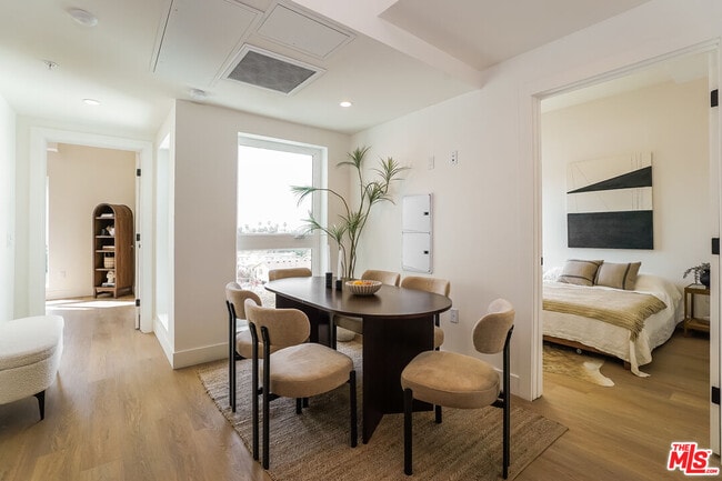 611 N Virgil Ave in Los Angeles, CA - Building Photo - Building Photo