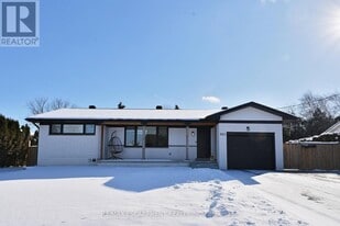 664 Hiawatha Blvd in Hamilton, ON - Building Photo