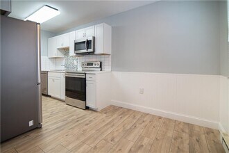 23 Bullocks Point Ave in East Providence, RI - Building Photo - Building Photo